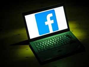 Supporting image for story: Facebook plays down relevance of location prediction patent