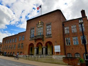 Supporting image for story: Parents 'too lazy' to collect free meals at 'deprived' school