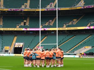 Supporting image for story: Can England live up to World Cup favourites tag? – Talking Points