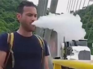 Supporting image for story: This is the surprising thing that happens if you vape at the side of a motorway