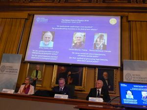 Supporting image for story: Inventor of ‘optical tweezers’ wins physics Nobel Prize