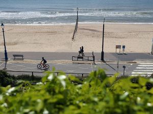 Supporting image for story: Most Britons oppose loosening lockdown this week – poll