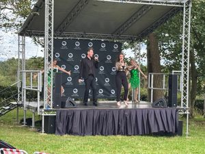 Singers entertain the veterans.  