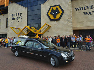 Supporting image for story: Final farewell for Wolves hero Dave Wagstaffe
