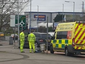 Supporting image for story: Paramedics called to Wednesbury crash after car hits lamp post