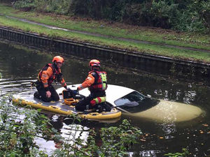 Supporting image for story: IN PICTURES: Car crashes into Kidderminster canal