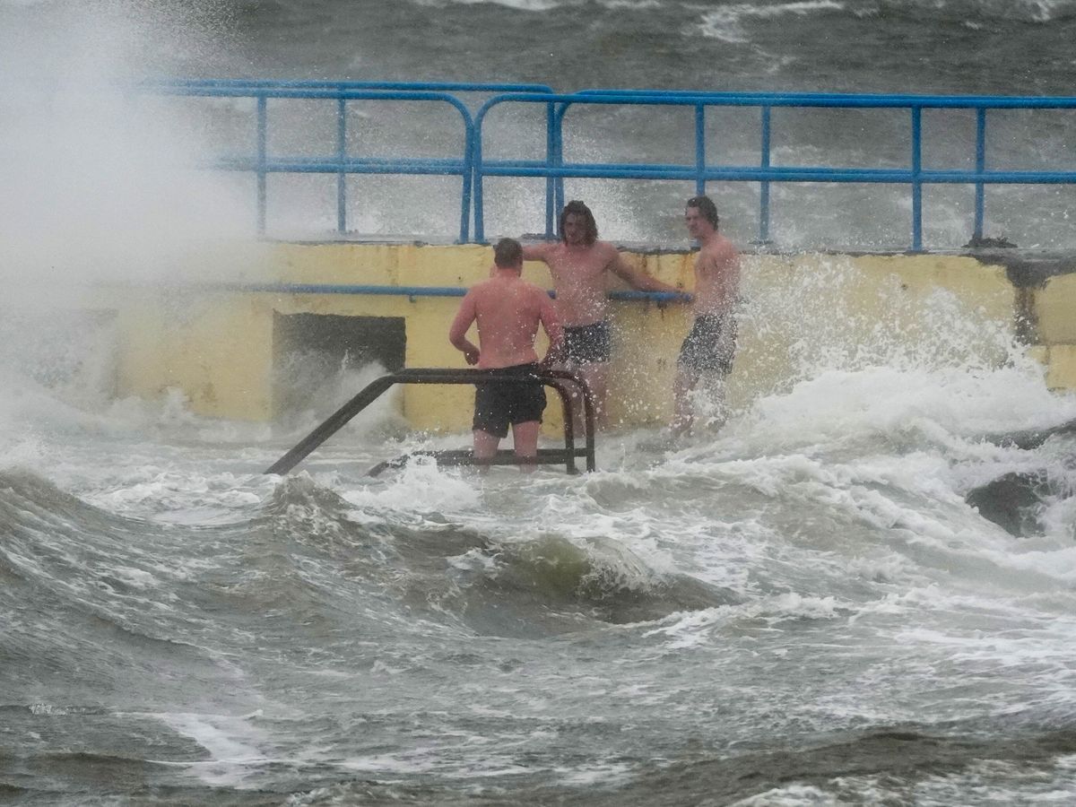 Amy leaves 180,000 without power and some &lsquo;sheltering in place&rsquo;