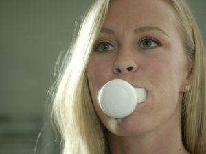 Supporting image for story: The world’s first automatic toothbrush cleans teeth in 10 seconds