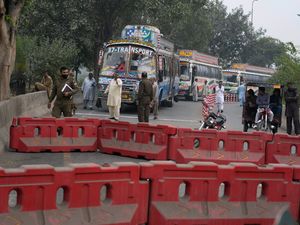 Supporting image for story: Pakistan partially blocks mobile and internet services ahead of protest