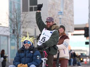 Supporting image for story: Ex-reality TV star Jessie Holmes wins longest-ever Iditarod Trail Sled Dog Race