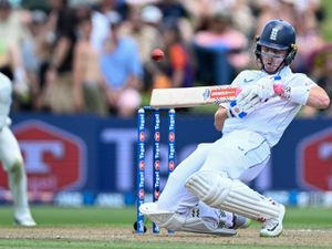 Supporting image for story: Batting collapse puts England on the back foot against New Zealand