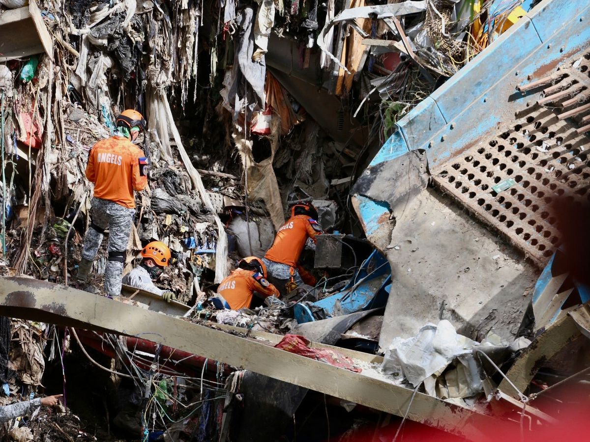 ‘Signs of life’ found after deadly rubbish dump avalanche in Philippines