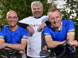 Supporting image for story: Cyclists in 100-mile fundraiser for children's hospice