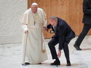 Supporting image for story: Pope stumbles while walking into Jubilee audience after walking stick snaps