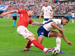 Supporting image for story: Harry Kane urges England to keep calm after dismal Denmark draw