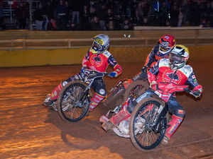 Supporting image for story: Wolves suffer play-off reverse at Monmore