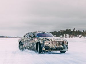 Supporting image for story: Upcoming electric Rolls-Royce Spectre completes winter testing