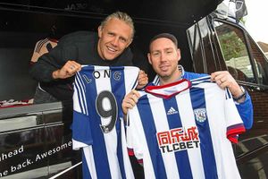 Jimmy Bullard replaces an old Shane Long shirt