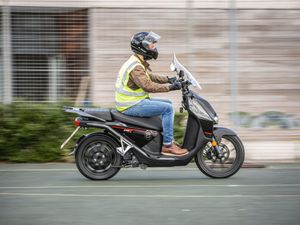 Supporting image for story: Can electric motorcycles be an easy entry into clean mobility?