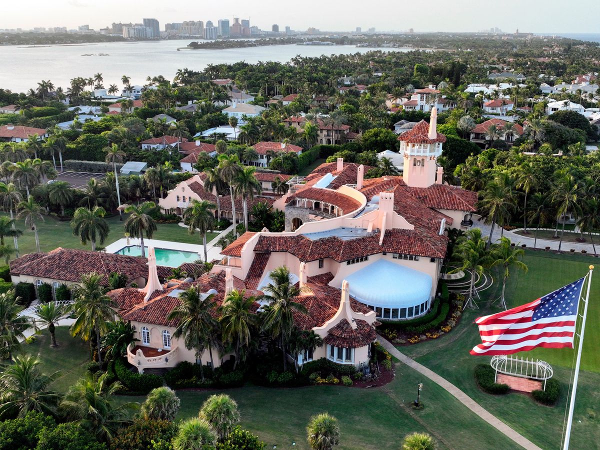 Armed man shot dead after entering perimeter of Mar-a-Lago &ndash; US Secret Service