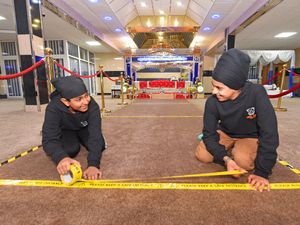Supporting image for story: Volunteers work hard to get Wolverhampton gurdwara ready 