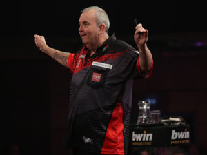 Supporting image for story: Grand Slam of Darts: Phil Taylor continues in final bid