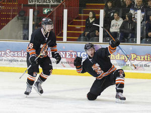 Supporting image for story: Telford Tigers move nine points clear after win over Bracknell Bees