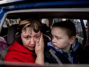 Supporting image for story: Civilians head for safety after being rescued from Mariupol steel mill