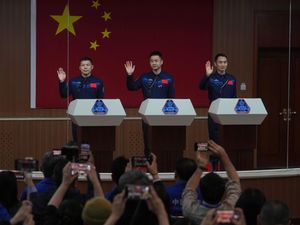 Supporting image for story: Chinese astronauts return from space station after delay blamed on space debris