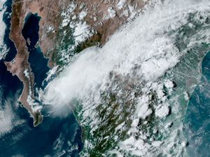 Supporting image for story: Storm makes landfall on Mexican coast after pounding Los Cabos