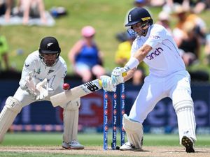 Supporting image for story: England slide towards heavy defeat in third Test