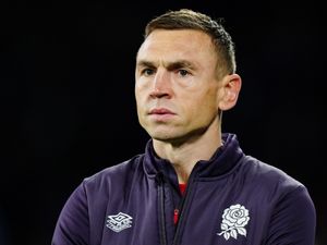 Supporting image for story: Kevin Sinfield honours Doddie Weir in Glasgow ultra-marathon challenge