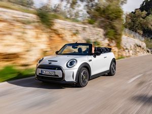 Supporting image for story: First Drive: The Mini Electric Convertible is a characterful EV but with several drawbacks