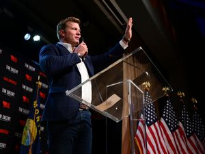 Supporting image for story: Republicans take control of Senate but face battle to keep House majority