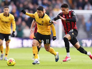 Supporting image for story: "I need everyone to see that" - Rob Edwards backs Wolves forward amid fan criticism