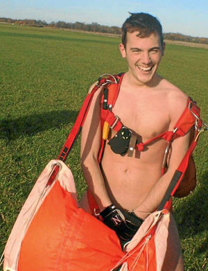 Naked skydiver Dan?Cope  