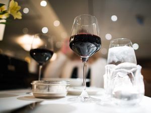 Supporting image for story: Drinking any amount of alcohol may increase dementia risk, study suggests