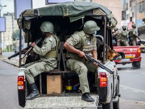 Supporting image for story: Soldiers deployed on streets in Mozambique amid post-election protests