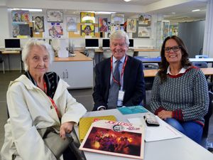 Supporting image for story: Former teacher enjoys trip with students back to her old school