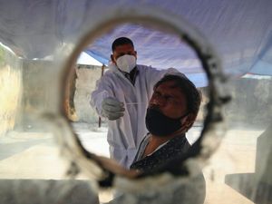 Supporting image for story: India approves Oxford/AstraZeneca vaccine and local jab