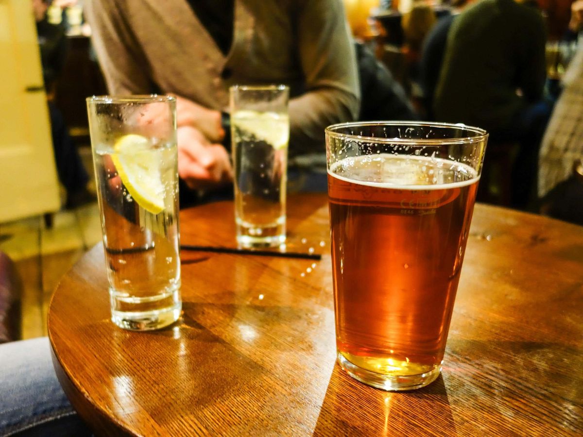 Keir Starmer in fast-track bid to cut &lsquo;red tape&rsquo; for pubs