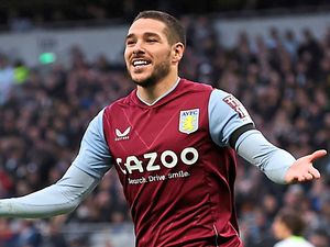 Supporting image for story: Aston Villa held in thriller with Newcastle in US