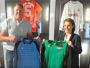 Supporting image for story: Aston Villa hero Nigel Spink gets his 1982 European Cup final shirt back