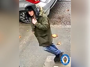 Supporting image for story: Police issue picture of man they want to speak to over Birmingham robbery