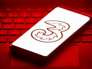 Supporting image for story: Calls hit by Three mobile phone network outage