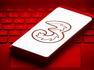 Supporting image for story: Calls hit by Three mobile phone network outage