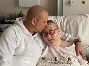 Supporting image for story: Family celebrate Christmas early after mum told she has weeks to live