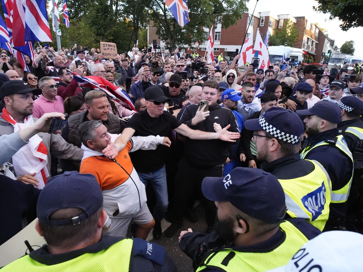 Three arrested after Epping hotel protesters march on council offices