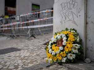 Supporting image for story: Connecting cable ‘had given way’ before Lisbon funicular crash, report says