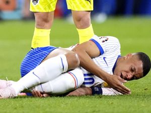 Supporting image for story: Kylian Mbappe says ‘no victories without risks’ as France sweat on his fitness